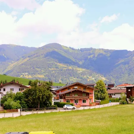 アパート Green Wall Apartment Kaprun *